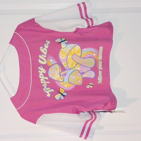 NWT Cult Favorite - Cropped Baseball Shirt - Picture 2 of 7